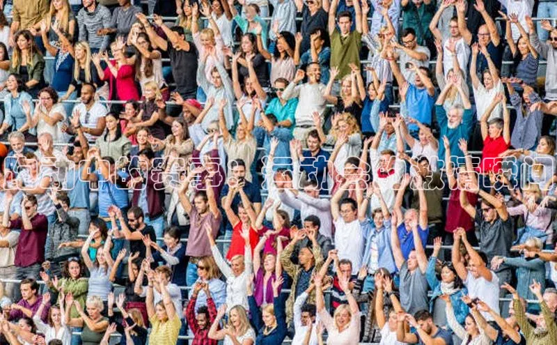 跑动中的赛事：运动会的激情瞬间